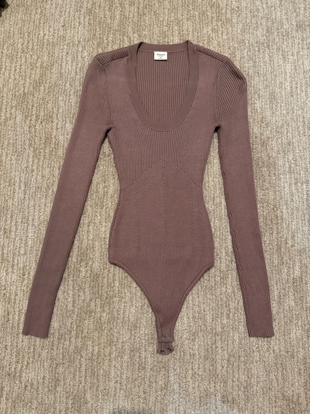 Abercrombie & Fitch Ribbed Long Sleeve Scoop Neck Bodysuit - Mauve